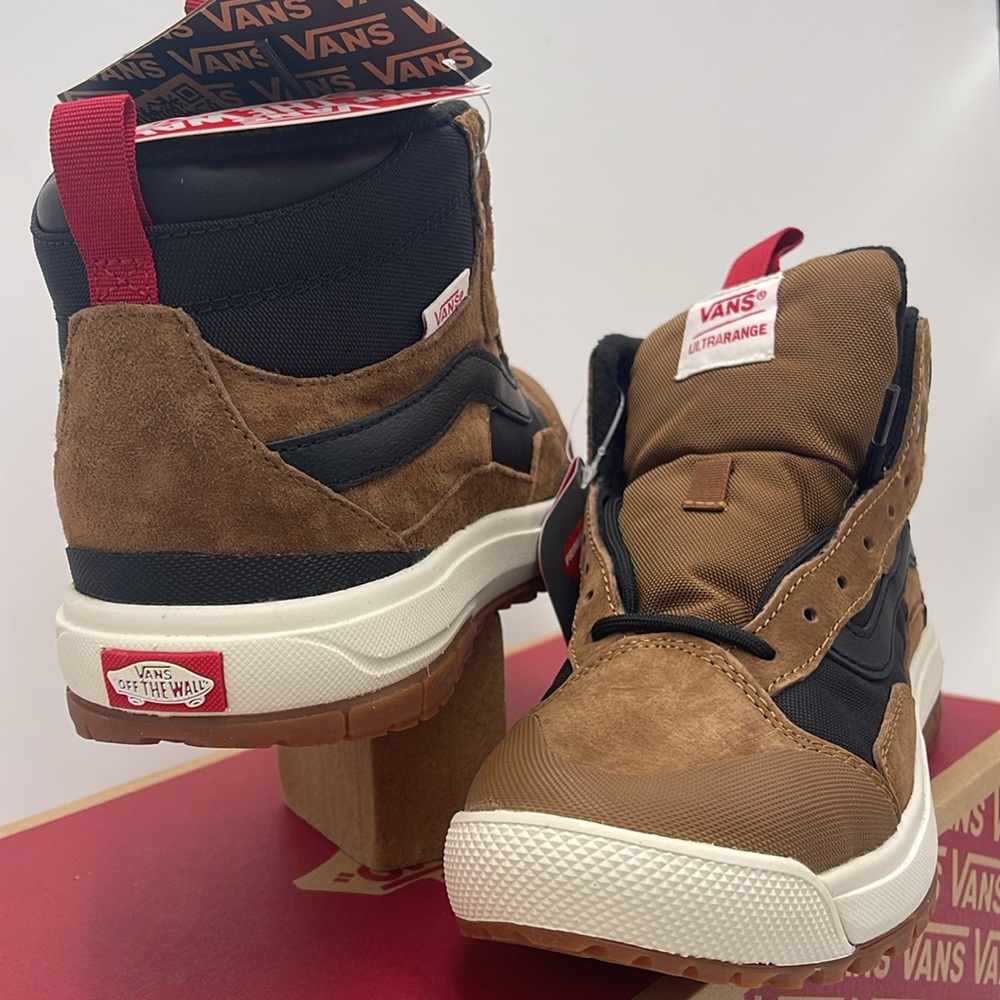 Vans WMNS Brown and Black High-Top Sneakers Boots Ultrarange Exo Hi
Dachshund - Picture 8 of 16